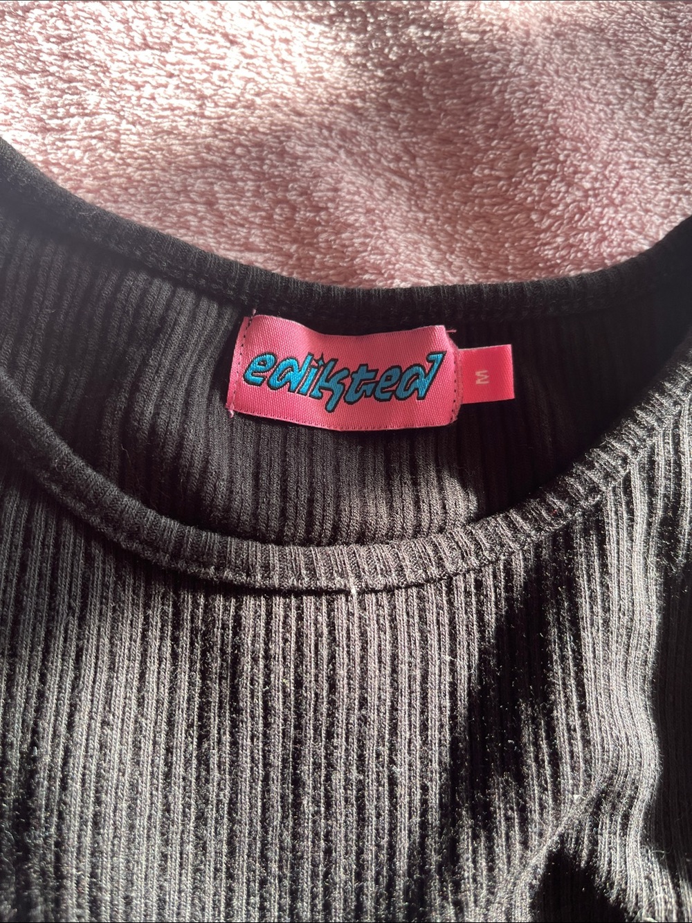 Edikted Black Ribbed Tee with Rhinestone Wing Emblem - Picture 4 of 4